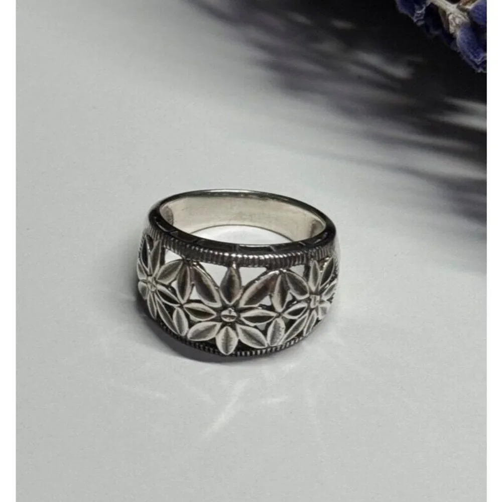 925 STERLING SILVER RING SIZE 7